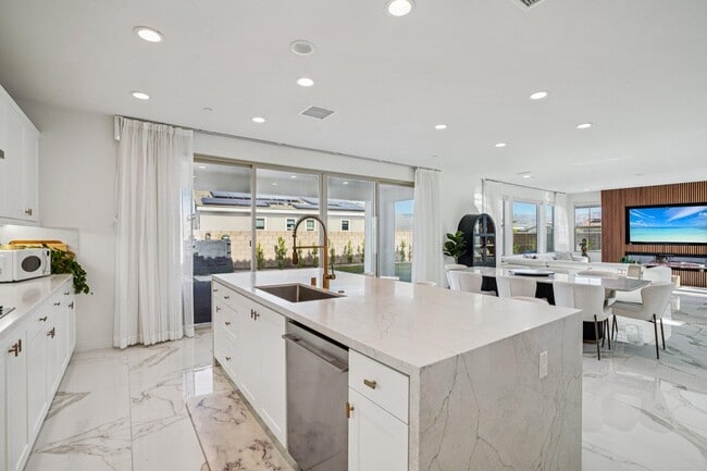 Building Photo - 74404 Nichols Dr