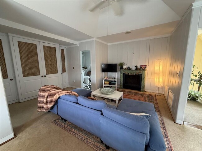 Building Photo - 107 John St