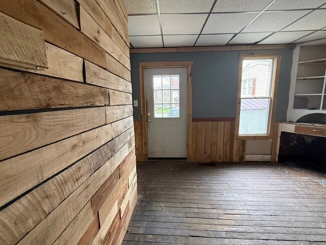 Building Photo - 659 Fisher Hill St