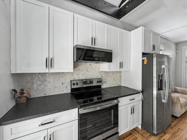 Building Photo - 1768 Emerson St