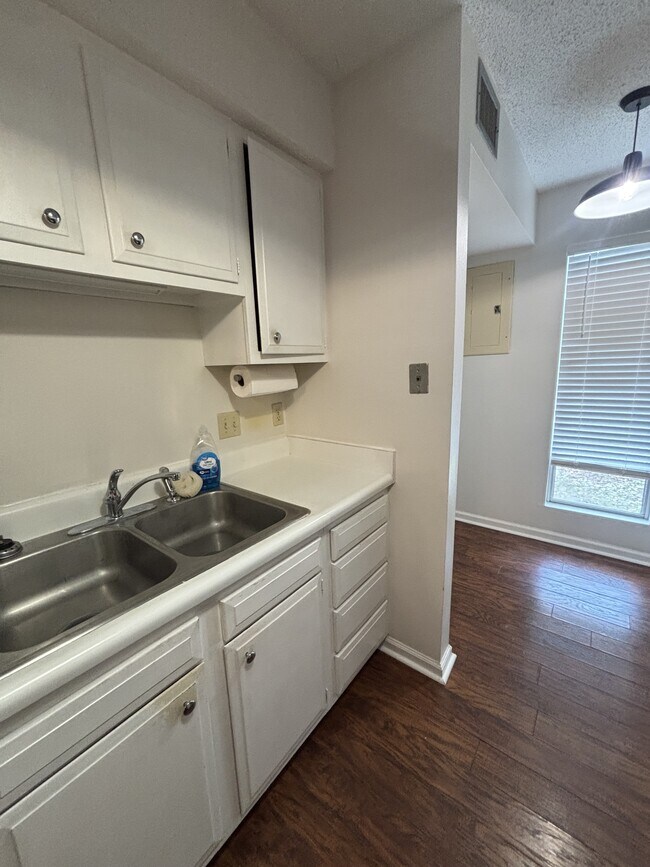 Building Photo - 315 Sidney Martin Rd