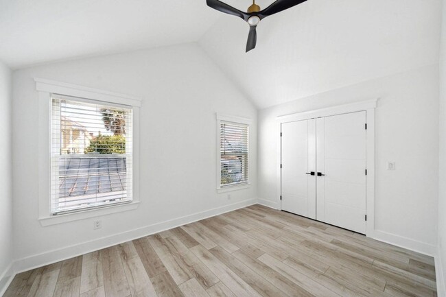 Building Photo - Tastefully Renovated Downtown Charleston Home