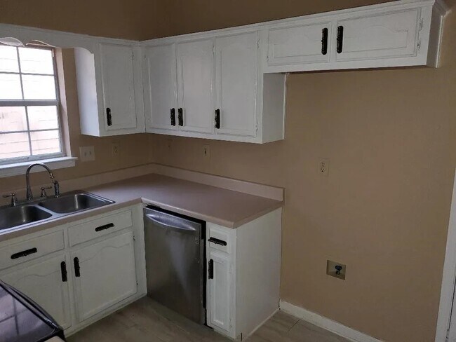 Building Photo - 6915 Brady Hill Dr