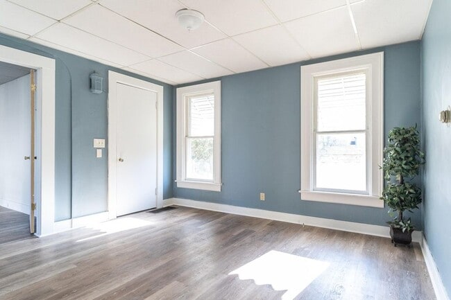 Building Photo - 807 N Eaton St