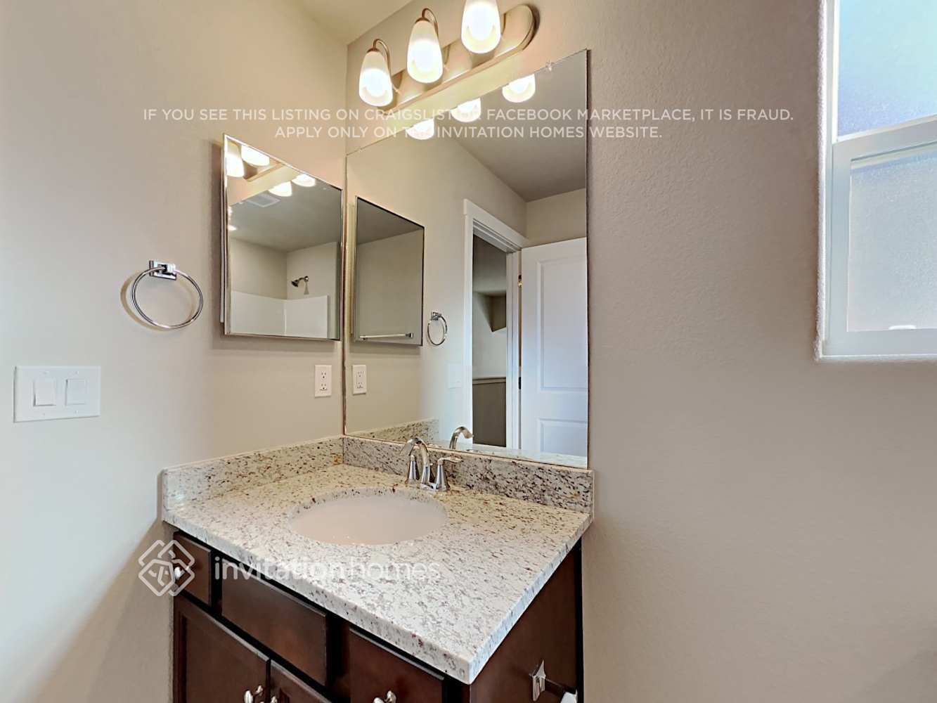 Building Photo - 10423 Kalama Dr