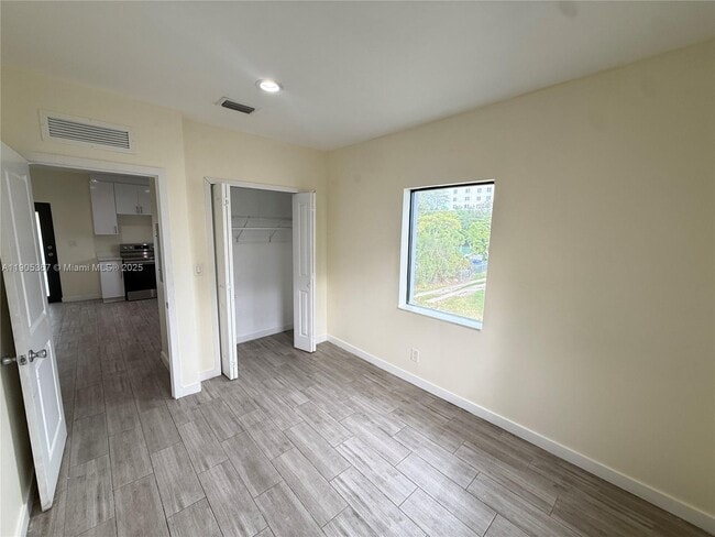 Building Photo - 542 NW 35th St