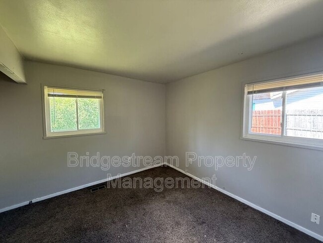 Building Photo - 1427 Stuben Dr