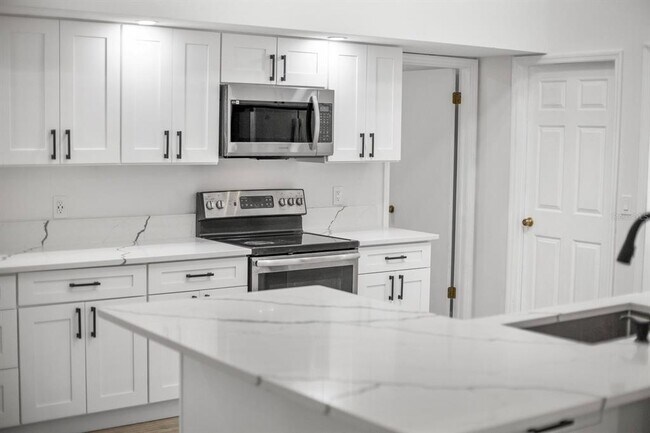 Building Photo - 3865 Donna Lynn Ln