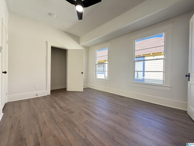 Building Photo - 219 47th Pl N