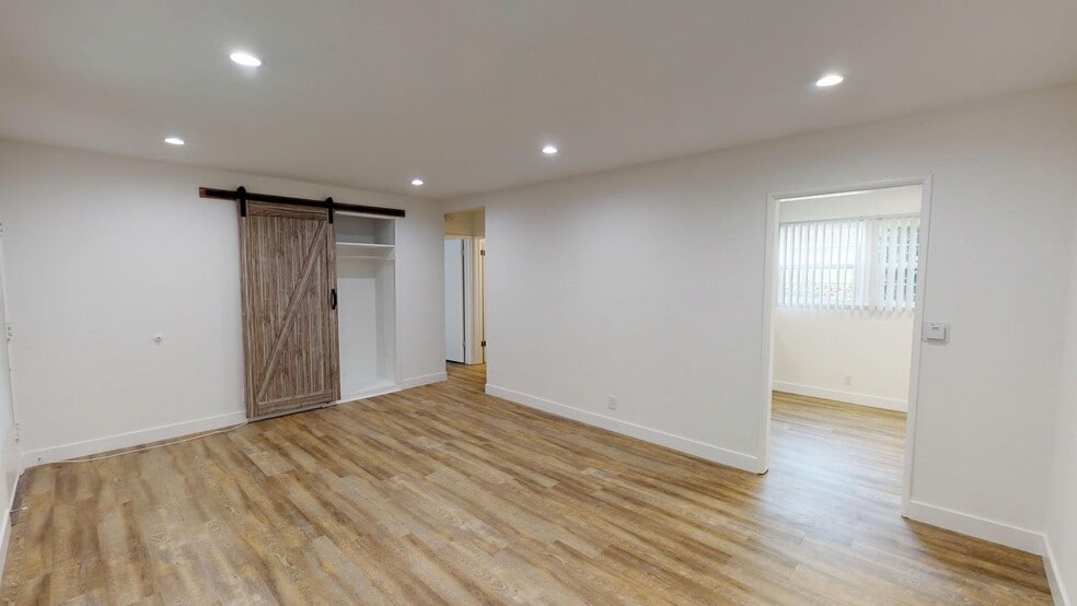 Interior Photo - 11591 Riverside Dr