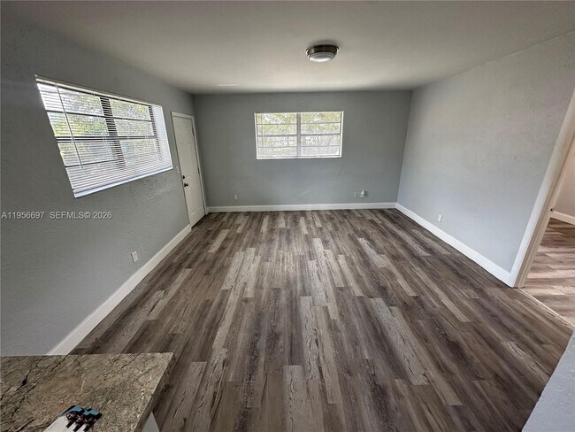 Building Photo - 1306 NW 11th Pl