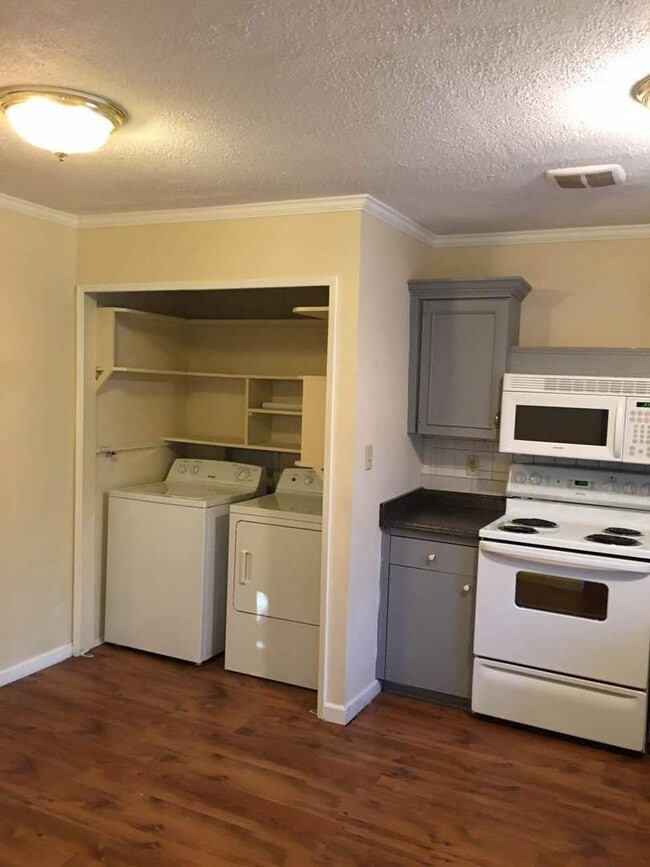 Building Photo - 3 Bedroom House in Garland, TX