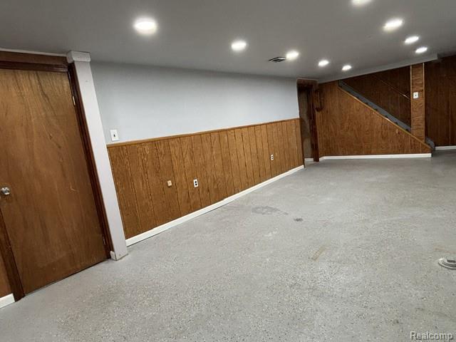 Building Photo - 11853 Plumbrook Rd