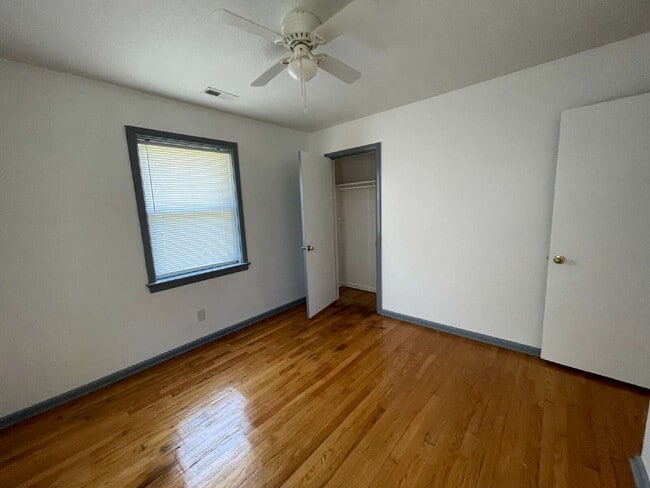 Building Photo - SPACIOUS BRICK RANCH in GOLDSBORO! 4 BR, 2 BA - FENCED-IN YARD *Convenient to SJAFB*