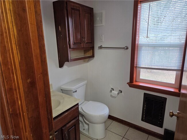 Building Photo - 3976 Faircrest St SW