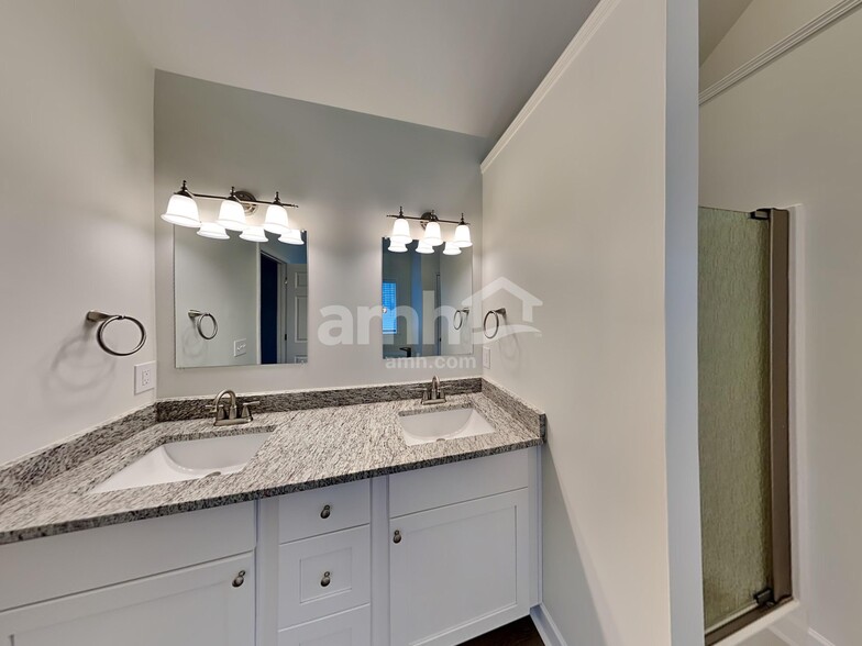 Building Photo - 3059 Romain Trail