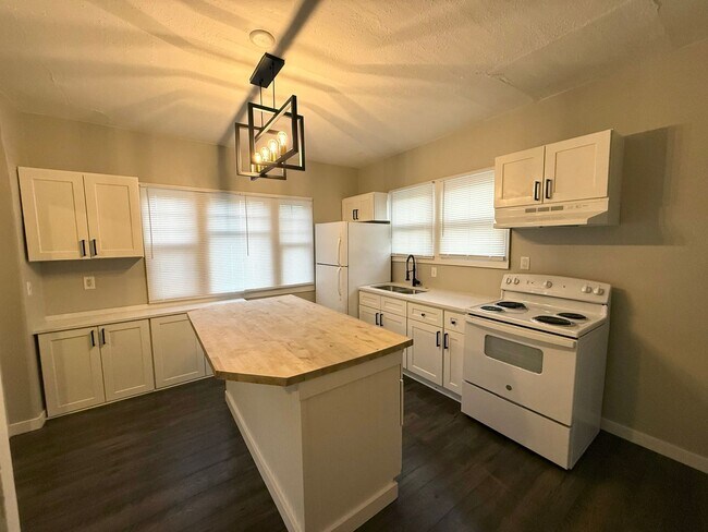 Building Photo - Monroe 1 Bedroom Home