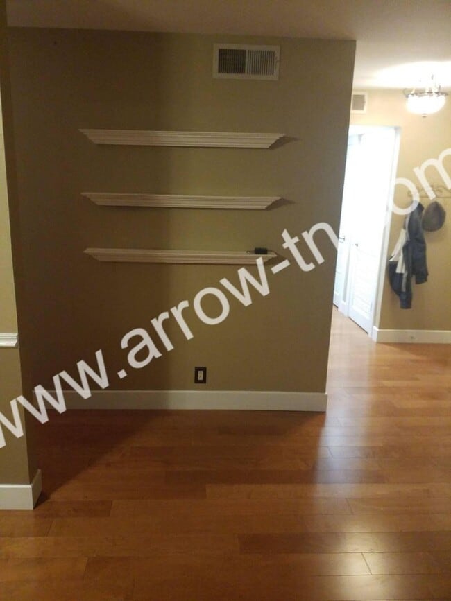 Building Photo - Great 1 bedroom, 1 bathroom condo in the h...