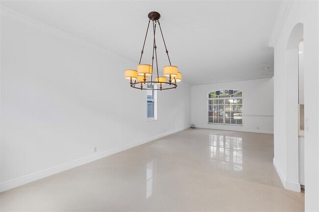 Building Photo - 13702 NW 10th Ct