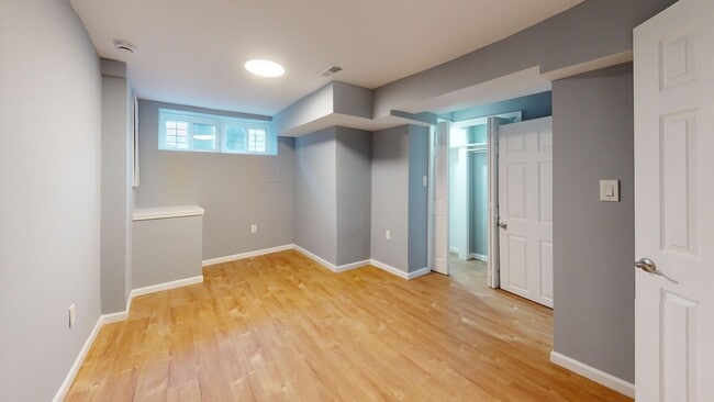 Building Photo - Le Droit Park Renovated Three Bedroom W/Pa...
