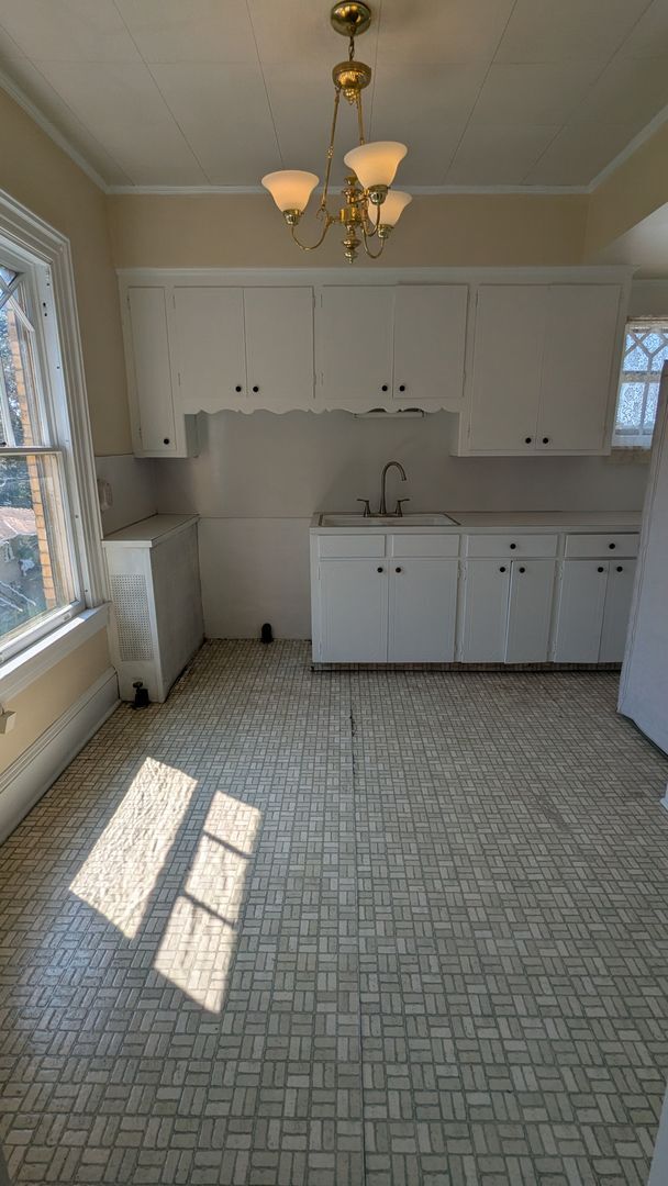 Building Photo - 303 4th St NE