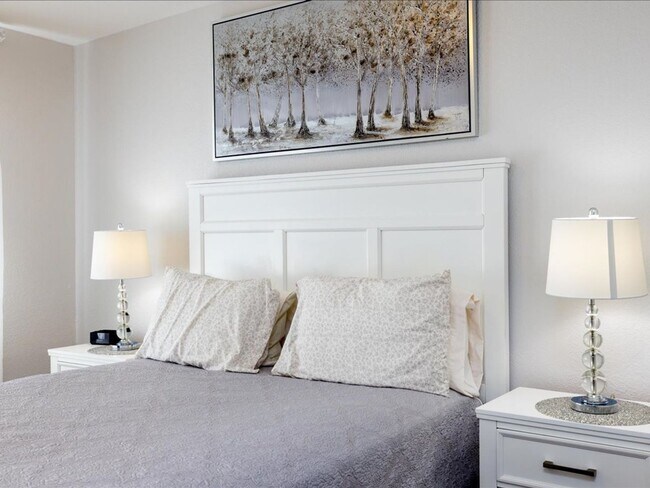 Building Photo - 1 Bedroom 1 Bathroom FULLY FURNISHED! COMM...
