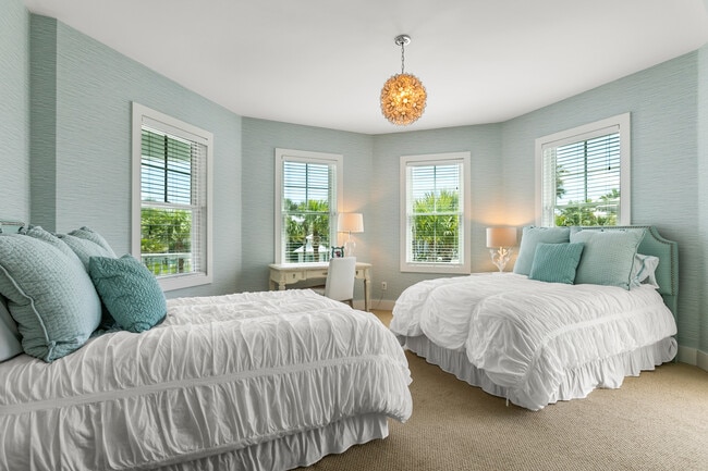 Building Photo - 681 Ocean Palm Way