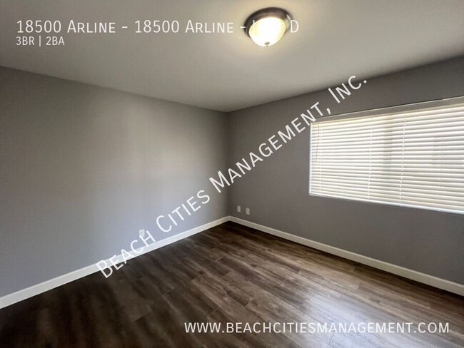 Building Photo - Remodeled 3 Bed, 2.5 Bath Town Home with A...