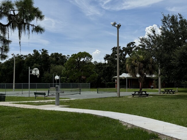 Building Photo - "Charming & Cozy  South Tampa Gem"