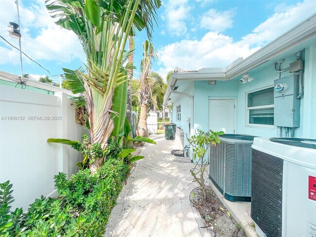 Building Photo - 2932 NE 36th St