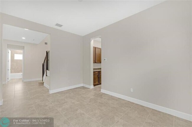 Building Photo - 14989 RedCove Pl