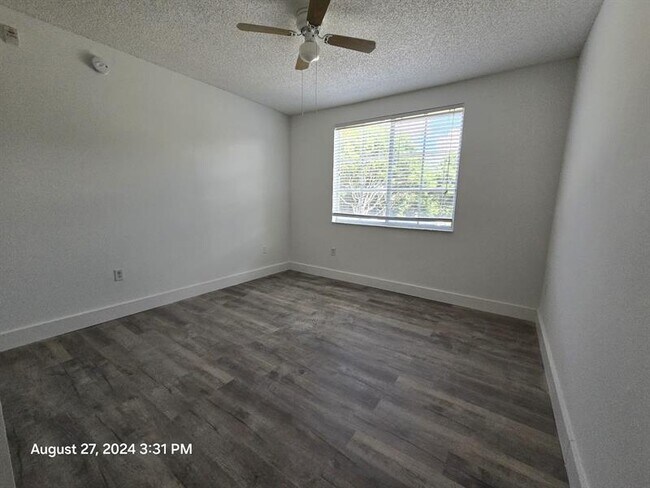 Building Photo - 2120 W Preserve Way