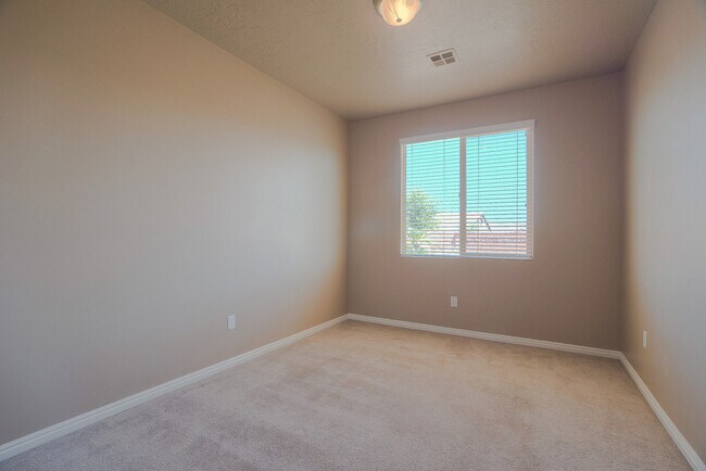 Building Photo - Beautiful Coral Canyon Home with Modern Up...
