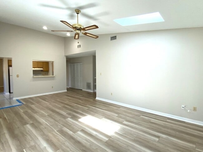 Building Photo - Two Bedroom Pelican BayTownhome