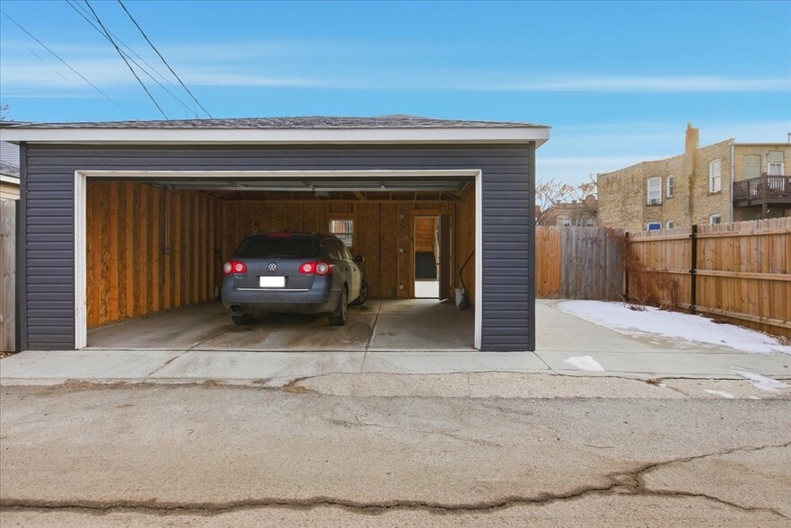 Building Photo - 1048 N Lawndale Ave