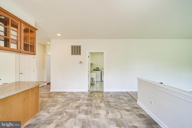 Building Photo - 6207 Woodland Lake Dr