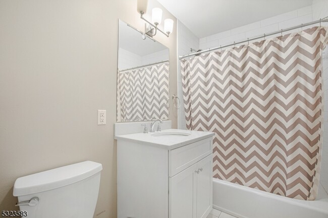 Building Photo - 6-06 Cross Meadows