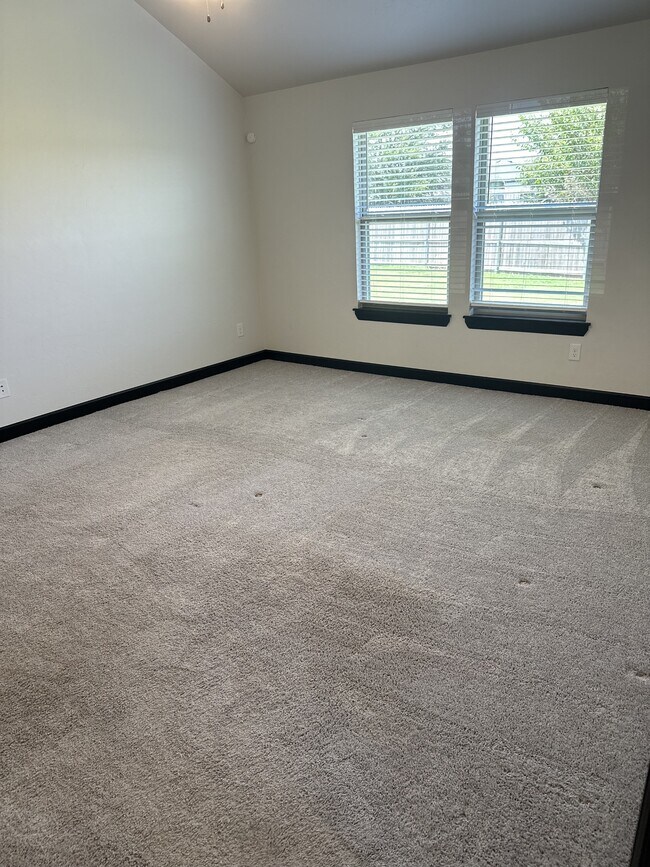 Building Photo - 2229 Roca Dr