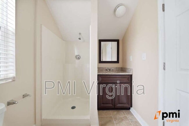 Building Photo - 324 W 36th St