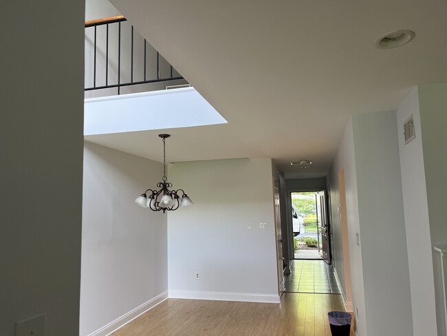 Building Photo - 261 Hedgerow Rd