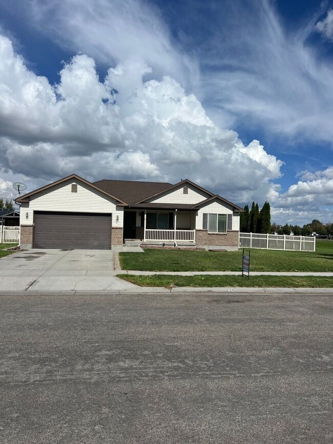 Building Photo - Amazing Home in Rexburg Idaho!