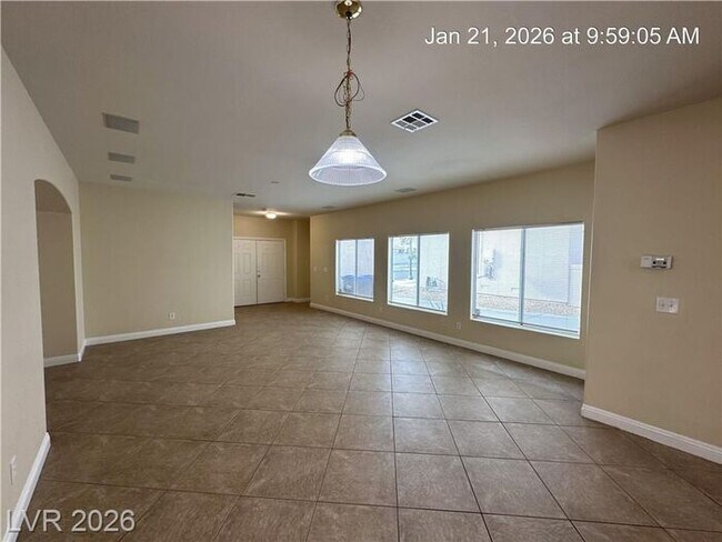 Building Photo - WONDERFUL NW HOME LOCATED IN THE ELKHORN RANCH COMMUNITY!!