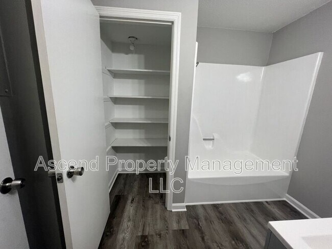 Building Photo - 3216 Gleason Dr