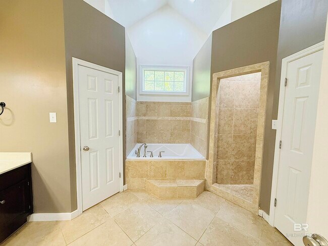 Building Photo - 31424 Oakridge Dr