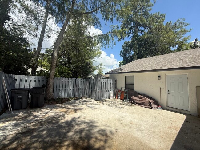 Building Photo - 1577 Hawthorne Pl