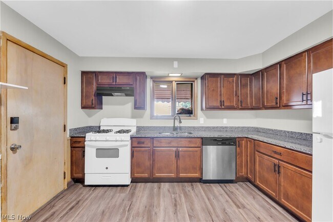 Building Photo - 3460 Hetzel Dr