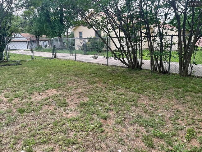 Building Photo - 6003 Brentcove Dr