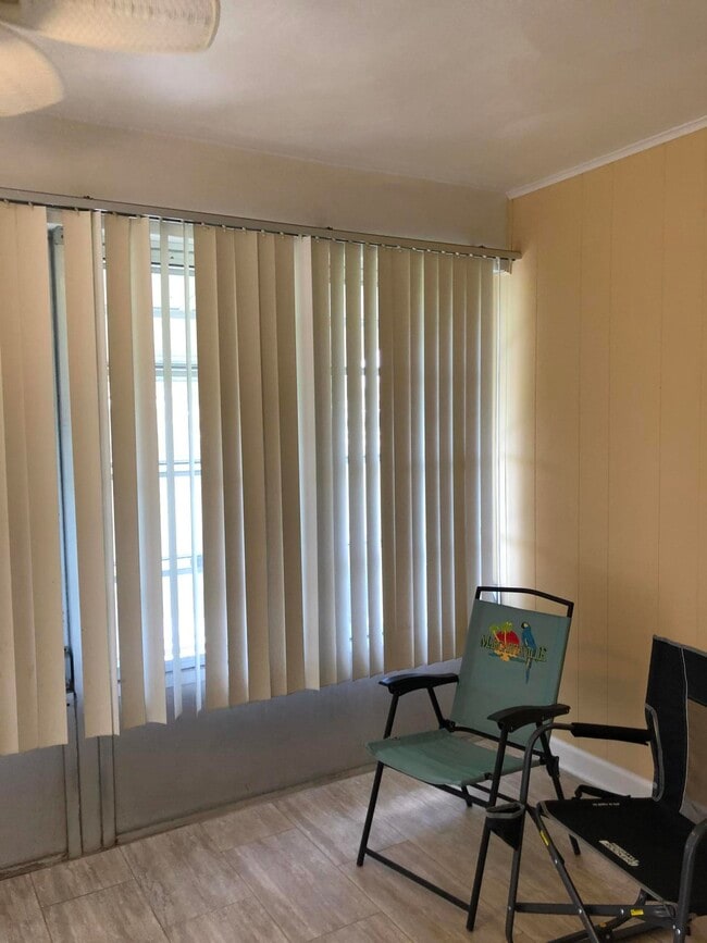 Building Photo - 405 High Point Blvd N