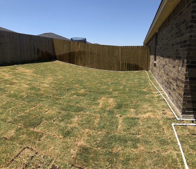 Building Photo - Amazing Like New Duplex close to Fort Hood