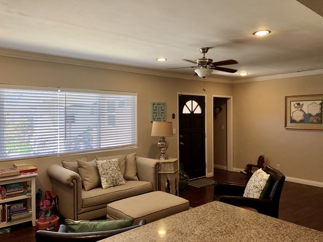 Living Room - 2018 Plant Ave